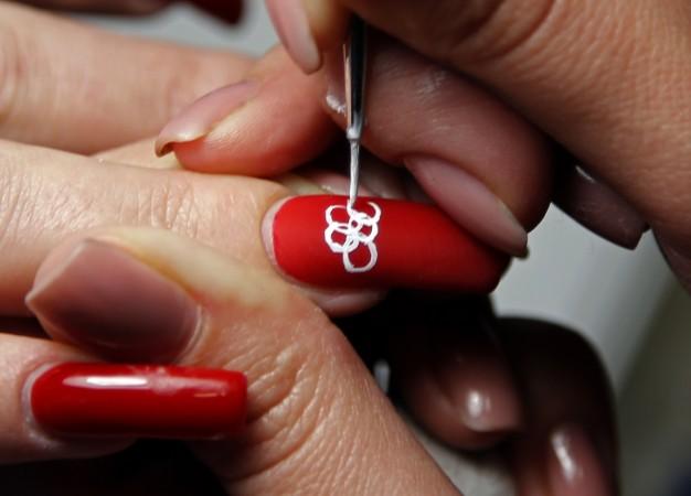 brazilian woman tests positive for hiv 10 years after sharing manicure tools ibtimes india ibtimes india