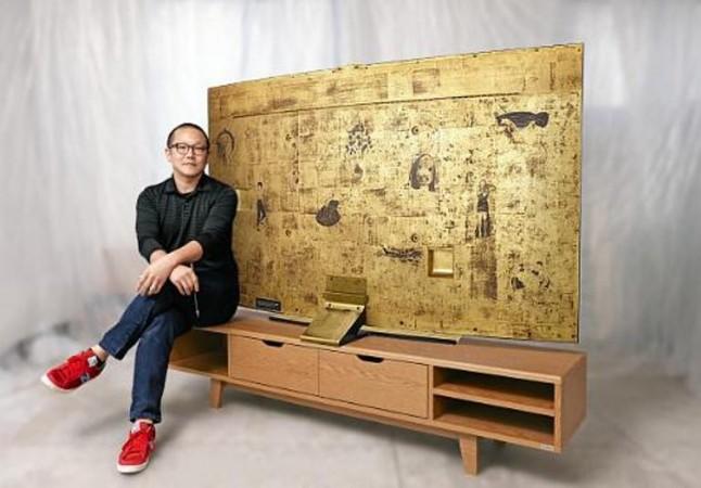 Samsung Paints Back Panel Of Its Curved UHD TV With Unique Gold Art For A Good Cause