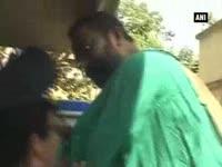 media-persons-waiting-for-kunal-ghosh-lathicharged-at-kolkata-hospital