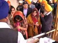 south-carolina-governor-nikki-haley-visits-golden-temple-in-amritsar