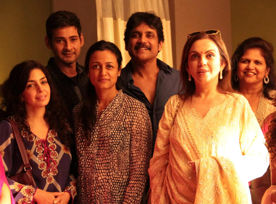 Nita Ambani is seen with Mahesh Babu, Namrata and Nagarjuna
