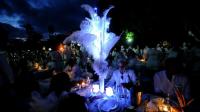 guests-tuck-in-at-worlds-only-viral-culinary-event