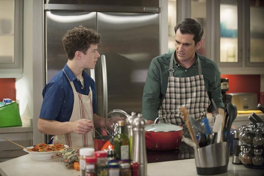 Phil prepares Thanksgiving dinner with Luke in 'Modern Family' Season 6 Episode 8. Modern Family