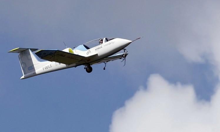 E-Fan was the first the world's first airplane completely powered by electricity. RX1E electric plane ready for mass production