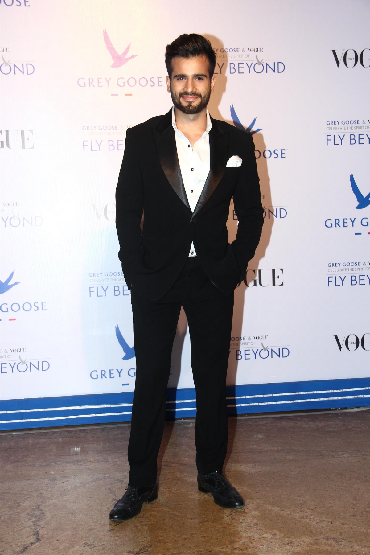 Hrithik Roshan, Kareena Kapoor Khan, Farhan Akhtar and Other Celebs look Stunning at Grey Goose India's Fly Beyond Awards 2014