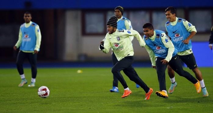 Neymar and his Brazil teammates during a training session Neymar Brazil