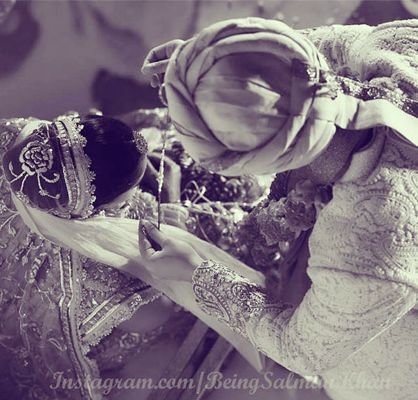 A picture of the Moment of Arpita Khan and Aayush Sharma's lifetime. The Moment of The Couple's Lifetime