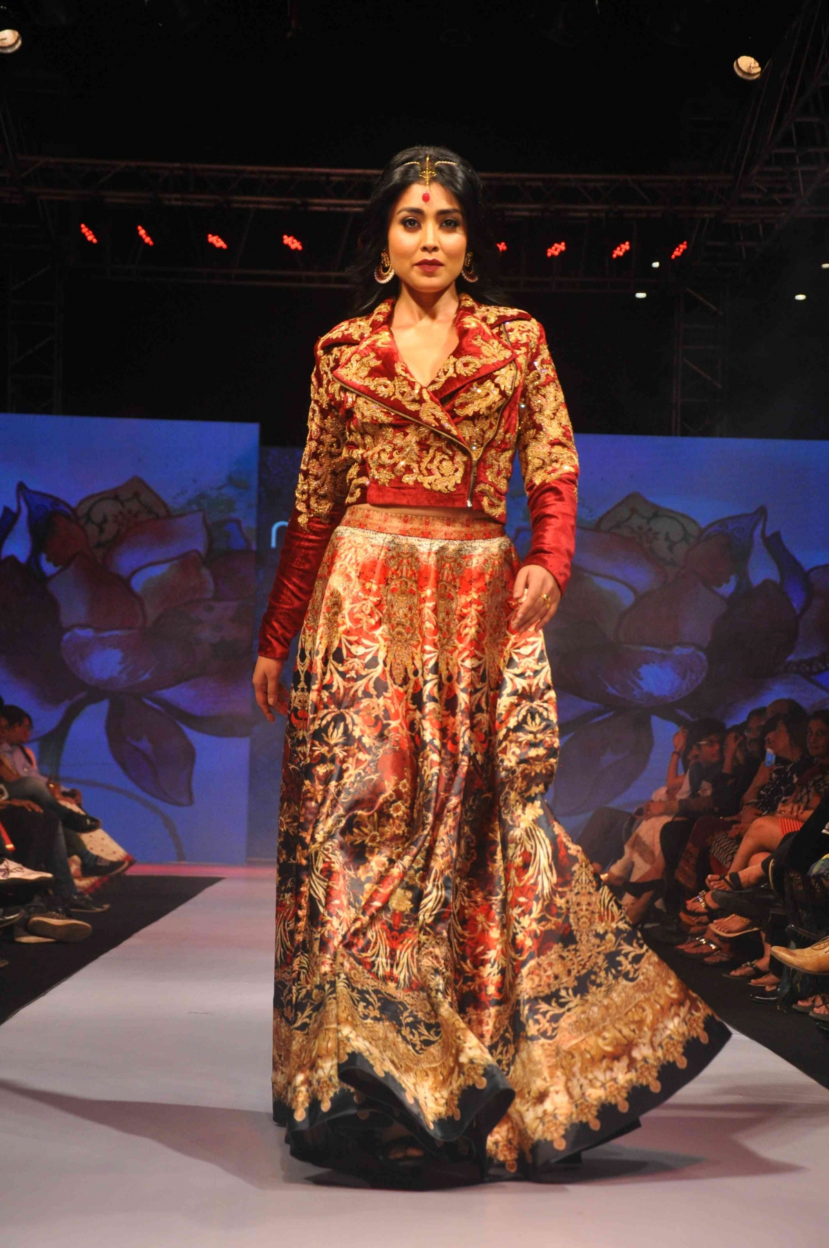 Ileana D'Cruz, Malaika Arora Khan, Esha Deol and Other Celebs walk on Ramp at Madame Style Week 2014