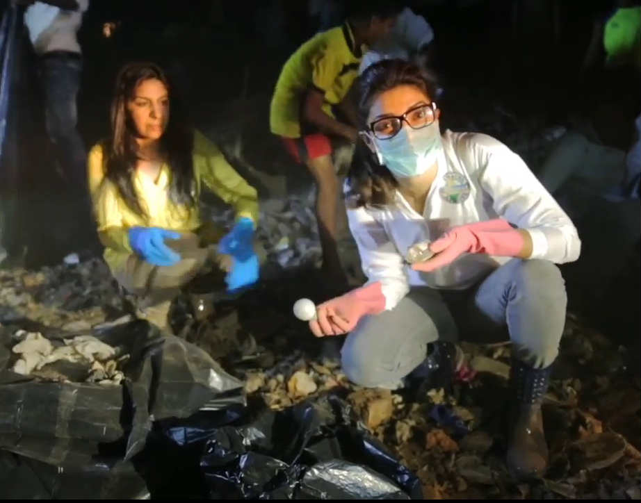 Priyanka Chopra is seen busy cleaning a place in Versova. Priyanka Chopra Cleans And Paints Versova: Narendra Modi Lauds her Innovative Efforts