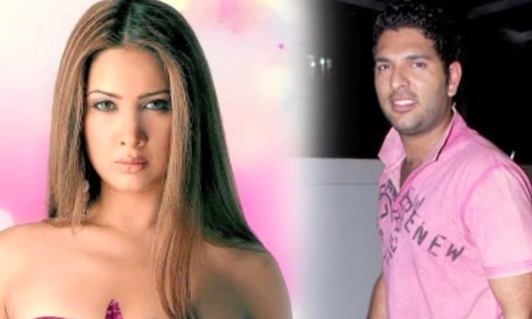 Kim Sharma and Yuvraj Singh Anushka – Virat, Deepika – Dhoni, Sushmita – Wasim Akram and Other Bollywood Actresses and Cricketers Link – Ups