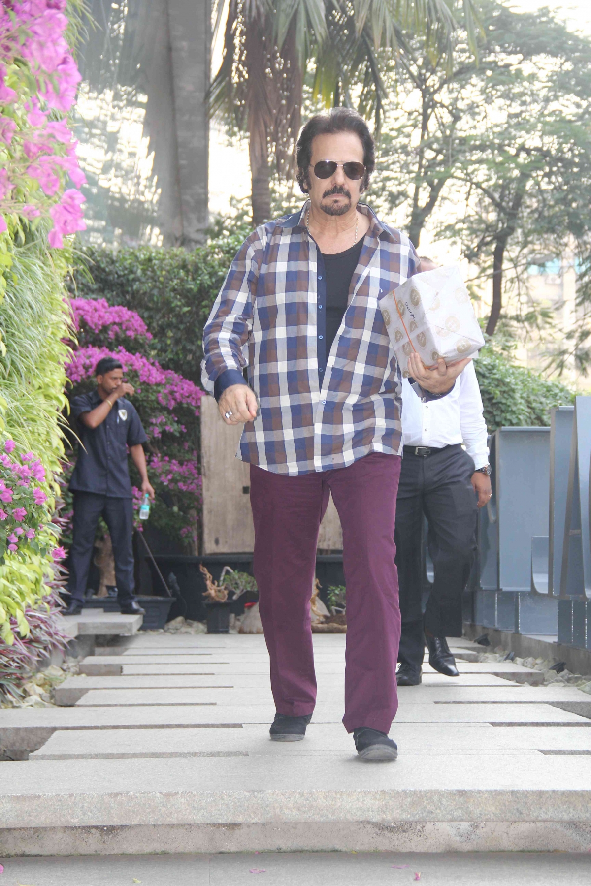 Suzanne's father Sanjay Khan at 'Chargold Week' launch event Gauri Khan, Twinkle Khanna, Sonali Bendre supports Suzanne's 'Chargold Week' Launch