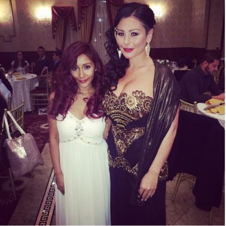 Snooki posted the instagram picture with Jwoww and captioned it, Snooki and Jwoww