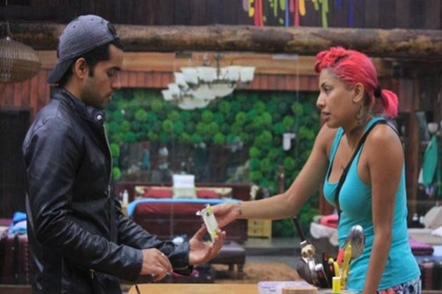Bigg Boss 8: Gautam Gulati and Diandra Soares' Bathroom Scene Shocks Viewers Bigg Boss 8: Gautam Gulati and Diandra Soares' Bathroom Scene Shocks Viewers