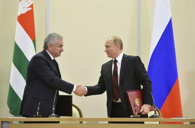 Russian President Vladimir Putin (R) with Abkhazia's President Raul Khadzhimba during a signing ceremony.