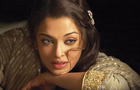 Aishwarya Rai Bachchan in Aishwarya Rai Bachchan, Kareena Kapoor Khan, Rani Mukerji and Other Actresses who became Hookers On-Camera