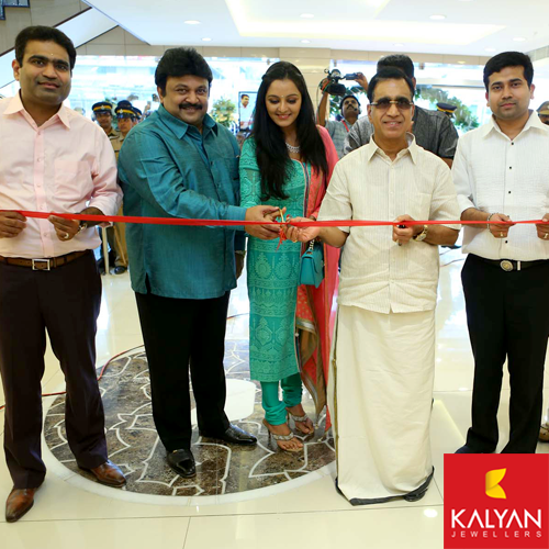 Prabhu, Manju Warrier and T S Kalyanaraman inaugurating Kalyan Jewellers showroom in Kerala.