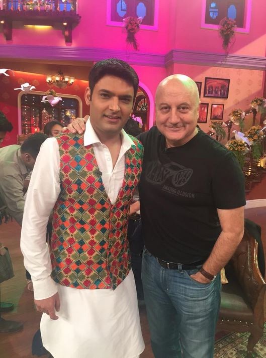 'Comedy Nights with Kapil' host Kapil Sharma with Anupam Kher Comedy Nights With Kapil