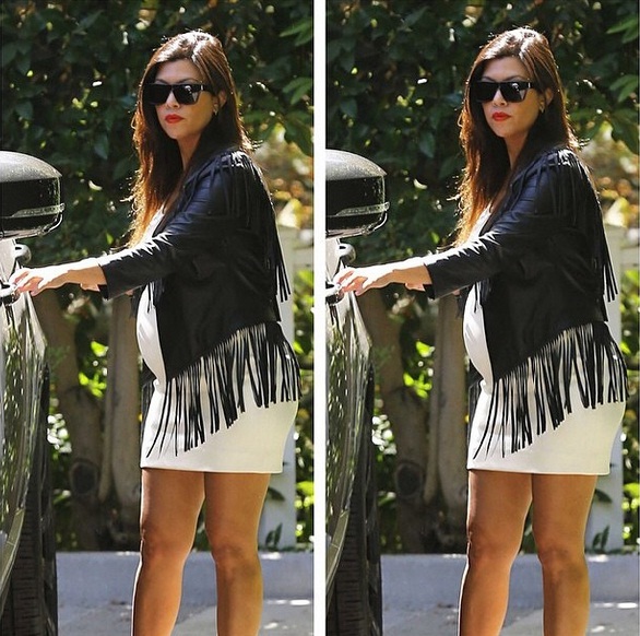 Pregnant Kourtney Kardashian Flaunts her Baby Bump Pregnant Kourtney Kardashian Flaunts her Baby Bump