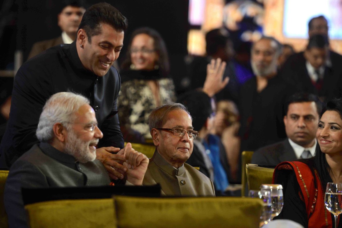 'Aap Ki Adalat' completes 21 Years; PM Narendra Modi, Rani Mukerji, Shilpa Shetty and Other Big Personalities Attend Salman, SRK, Aamir's Special Episode [PHOTOS]