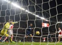 Fraser Forster Southampton Alexis Sanchez Arsenal