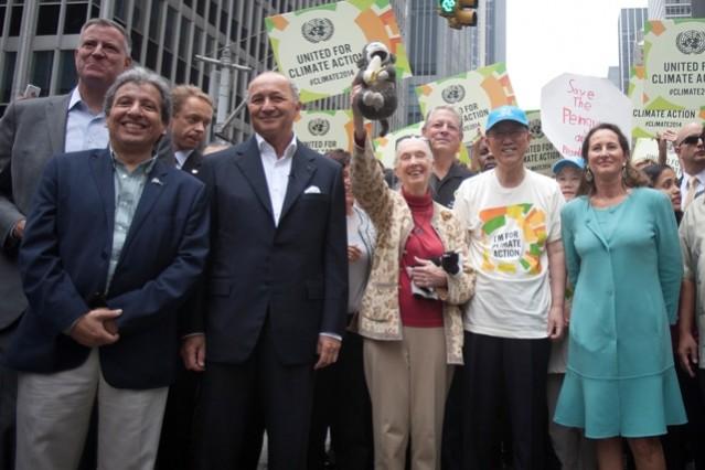 New York City Mayor Bill de Blasio (L), French Foreign Minister Laurent Fabius (3rd L), animal activist Jane Goodall (C), former United States Vice President Al Gore (3rd R), United Nations Secretary General Ban Ki-moon (2nd R) and French Environment Minister Segolene Royal take part in the People's Climate March
