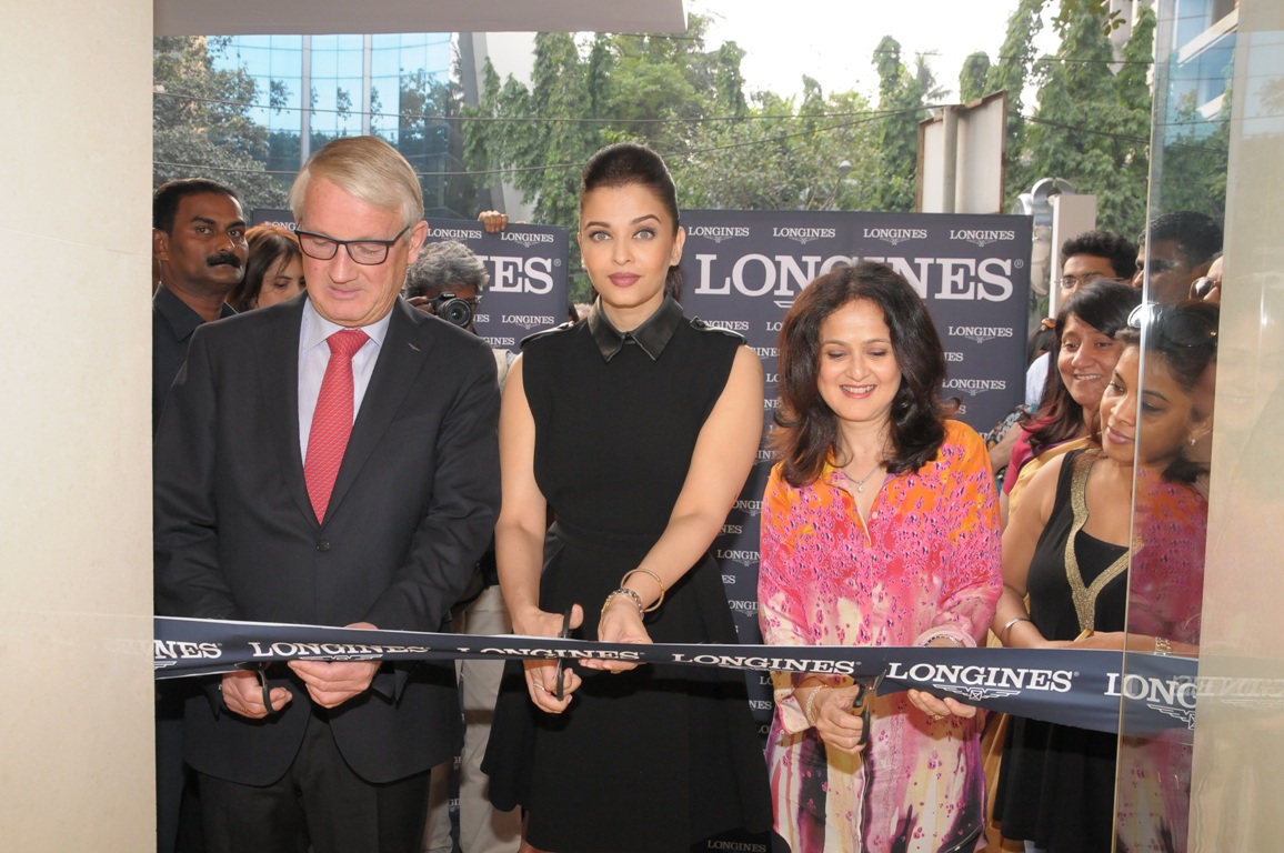 Aishwarya Rai Bachchan Stuns in Black at New Watch Store's Inauguration in Mumbai