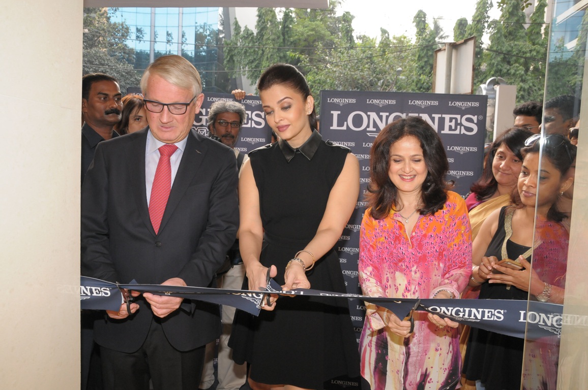 Aishwarya Rai Bachchan Stuns in Black at New Watch Store's Inauguration in Mumbai