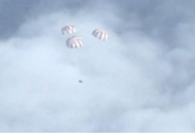 Parachutes deployed Parachutes deployed