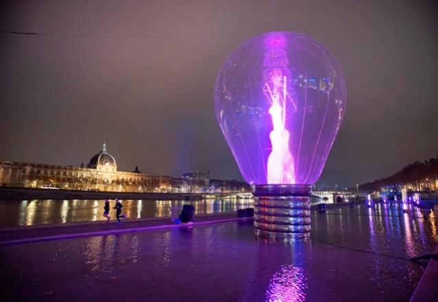 Choose incandescent or halogen lighting while playing PUBG Mobile France Festival of Lights