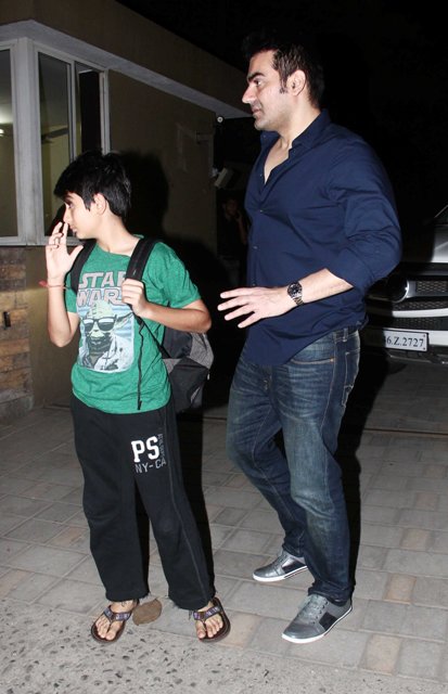 Salman Khan And Family Celebrate Mother Salma's Birthday In Arpita ...