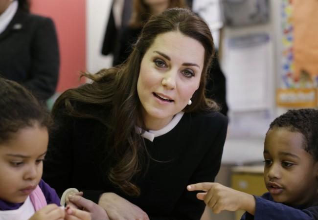 Kids at Harlem Children's Centre Mistakes Kate for Princess Elsa of 'Frozen'