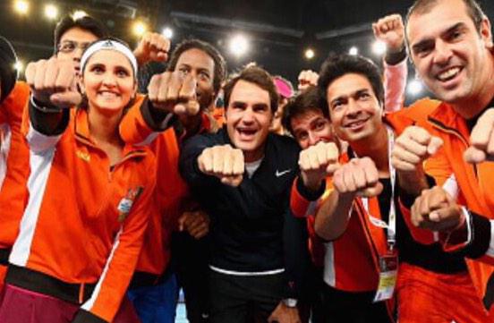 Deepika Padukone, Aamir Khan, Akshay Kumar on Court with Roger Federer at IPTL [PHOTOS]
