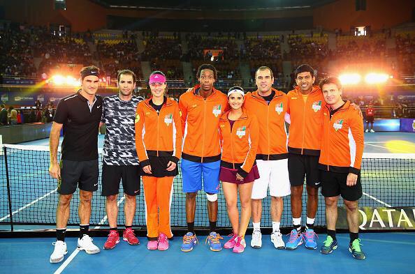 Deepika Padukone, Aamir Khan, Akshay Kumar on Court with Roger Federer at IPTL [PHOTOS]