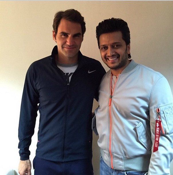 Deepika Padukone, Aamir Khan, Akshay Kumar on Court with Roger Federer at IPTL [PHOTOS]