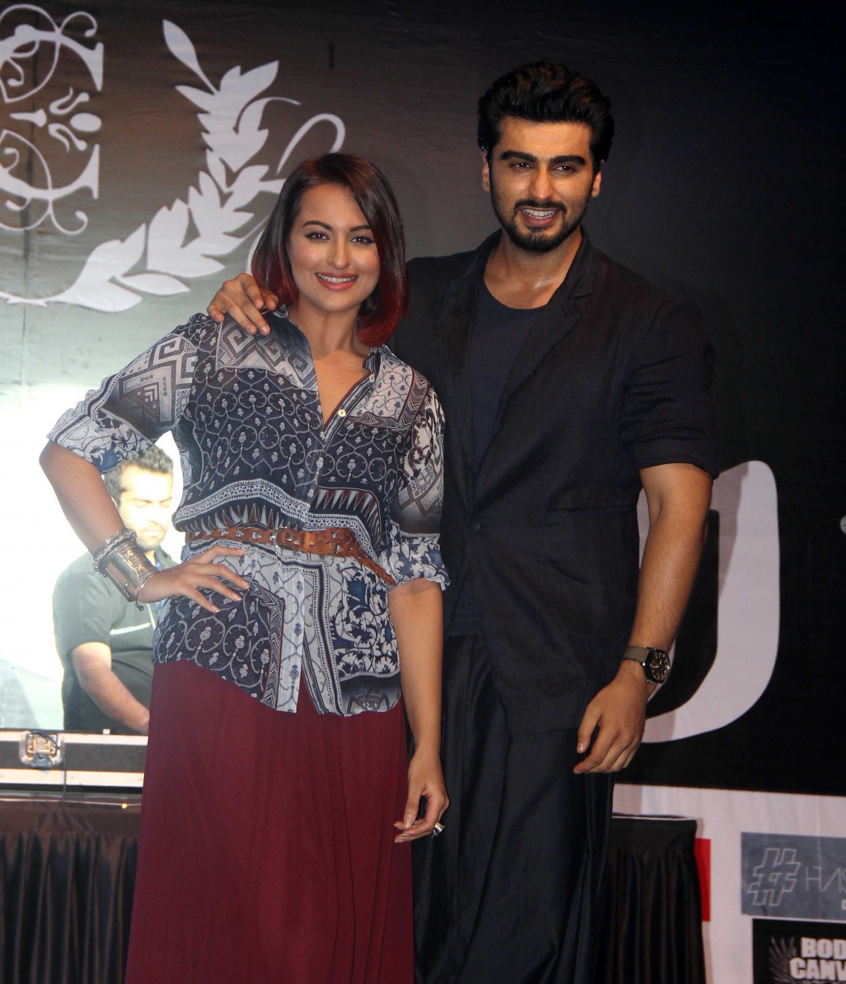 Sonakshi Sinha, Arjun Kapoor Promotes 'Tevar' at Mithibai College