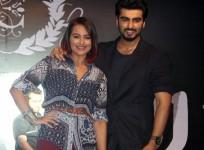 Sonakshi Sinha, Arjun Kapoor Promotes 'Tevar' at Mithibai College