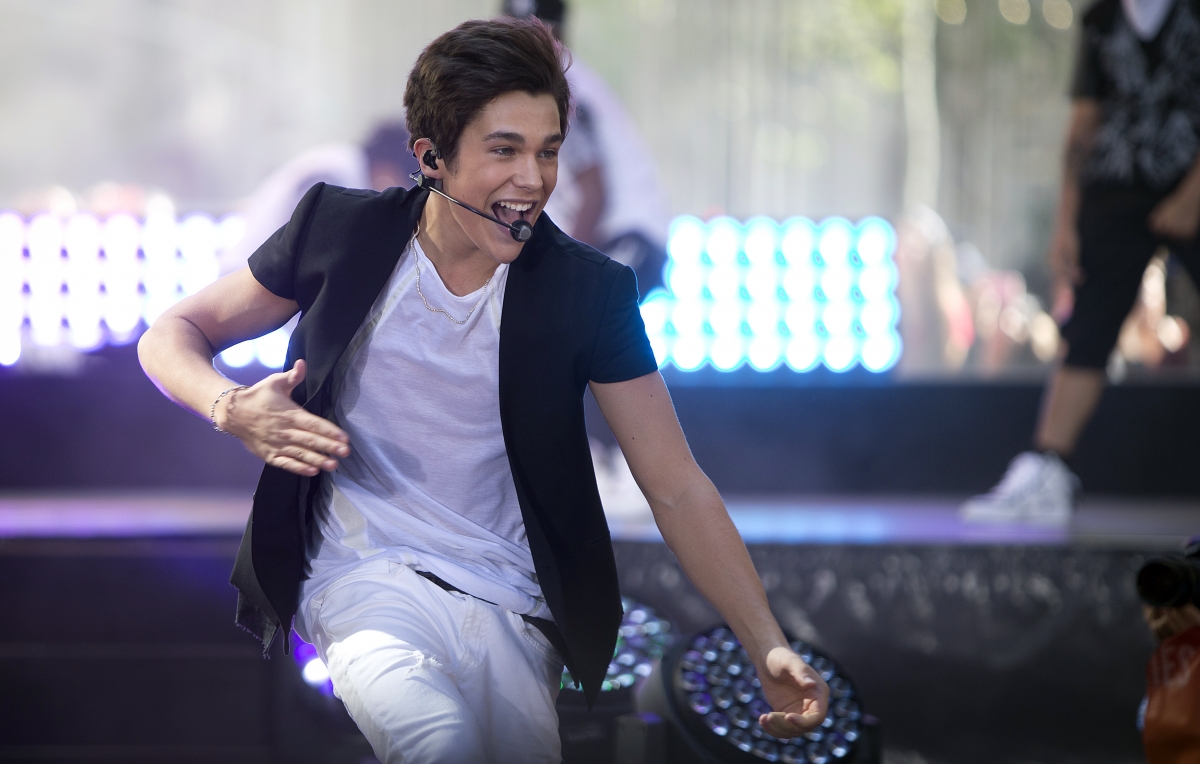 Singer Austin Mahone suffered from for a blood clot and 'extreme inflammation' in his throat in October 2013. Austin Mahone