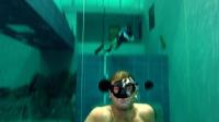 freediving-champ-teaches-at-worlds-deepest-pool