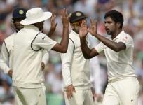 Varun Aaron Virat Kohli India
