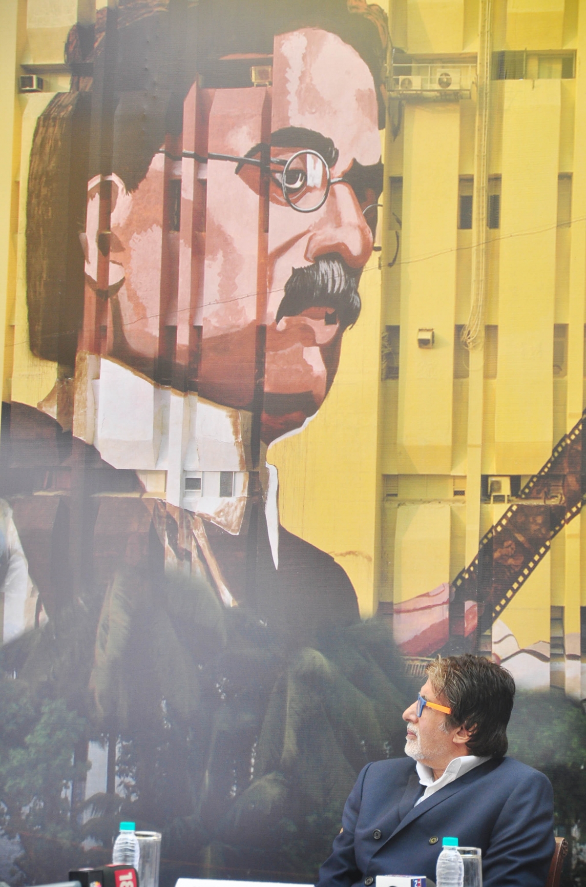 Amitabh Bachchan at the inaugural event of Gigantic Mural of 'Dada Saheb Phalke' Amitabh Bachchan Unveils Gigantic Mural of 'Dada Saheb Phalke'