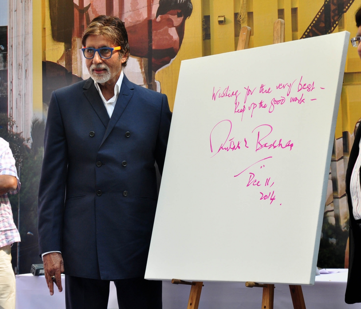 Happy New Year 2015: Big B, Akshay Kumar, Anushka Sharma and Others Bollywood Celebs Wish Fans Amitabh Bachchan at the inaugural event of Gigantic Mural of 'Dada Saheb Phalke'