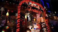 people-come-to-see-the-miracle-on-34th-street-in-baltimore