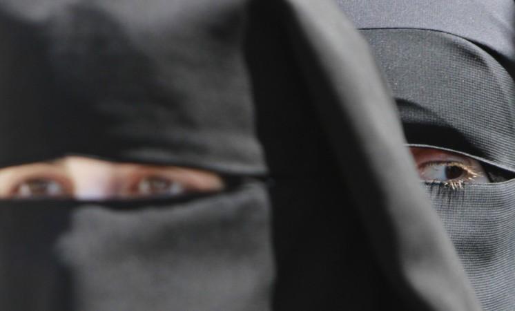 The suspected Al-Qaeda militants dressed up like women, because veiled women are usually let through the checkpoints without being searched in the conservative Yemen. Al-Qaeda militants dressed up like women