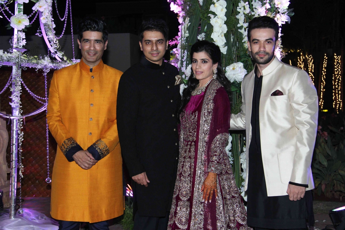 Manish Malhotra, Tejas and Rriddhi Malhotra Stars Shine at Designer Manish Malhotra's niece Sangeet Ceremony