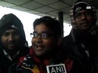 tourists-enjoy-seasons-first-snowfall-in-manali