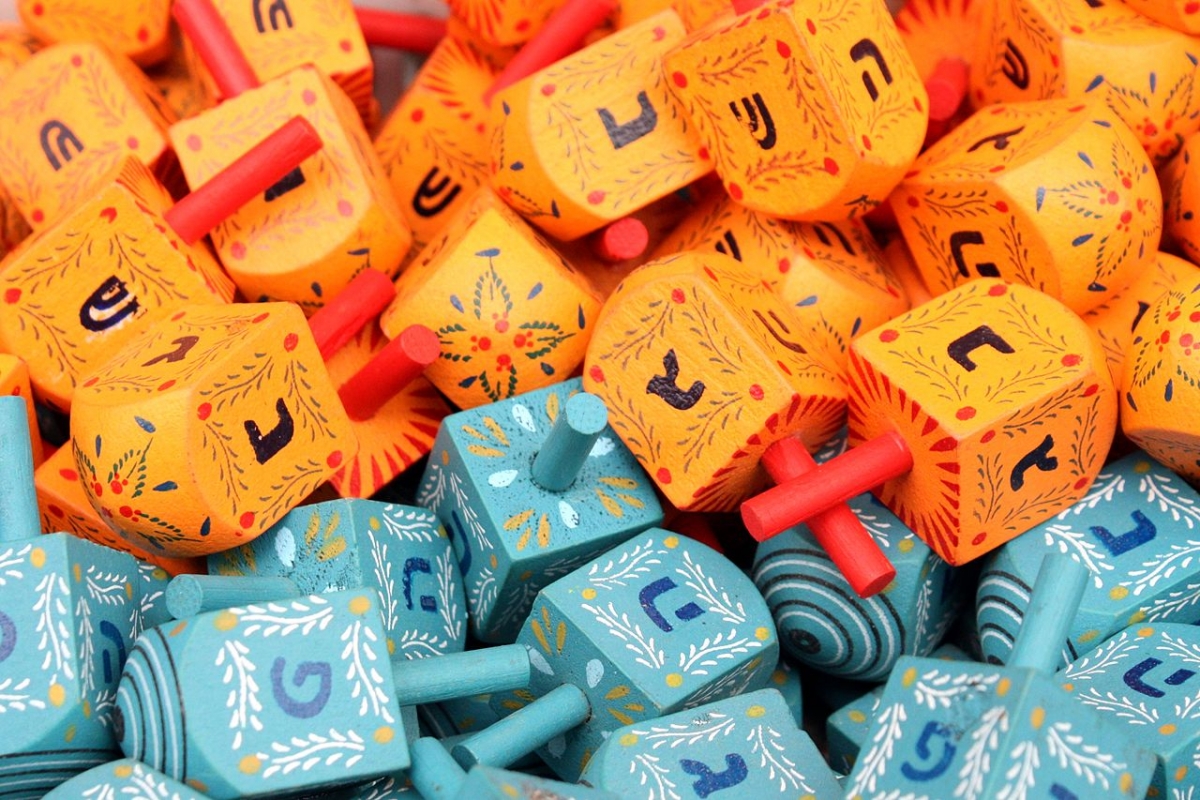 how to play dreidel rules for the traditional chanukah