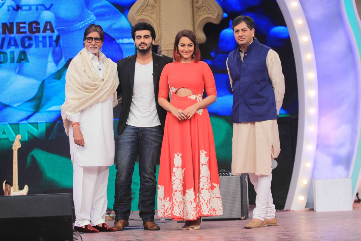 Sonakshi Sinha, Arjun Kapoor and Amitabh Bachchan during Banega Swachh India Cleanathon event