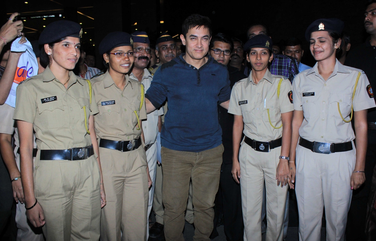 Aamir Khan, Anushka Shrama hosts Special Screening of 'PK'