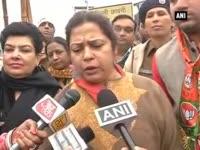 meenakshi-lekhi-wields-broom-at-delhi-cantonment-railway-station