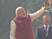 pm-modi-pays-floral-tribute-to-pt-madan-mohan-malaviya-at-bhu